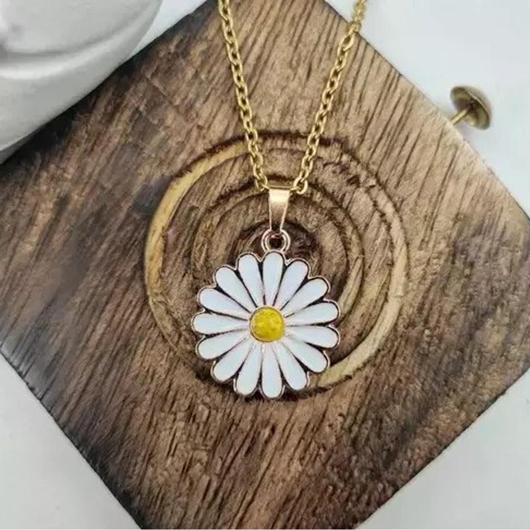 Stylish Flower Necklace